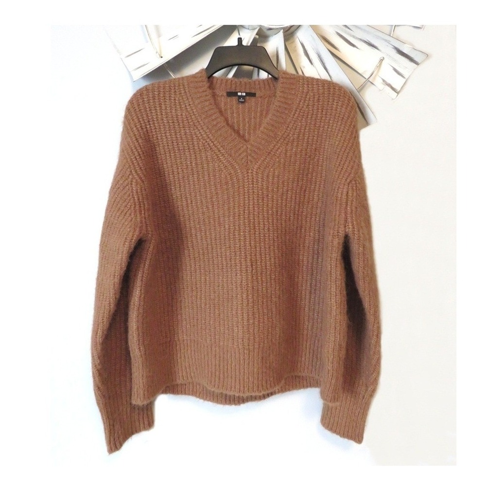 UNIQLO Women's Fluffy V-Neck Sweater Small Brown Wool Blend Oversized Cozy